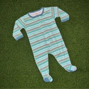 Magnificent baby magnetic closure footie pajamas in blue & grey zoom stripe